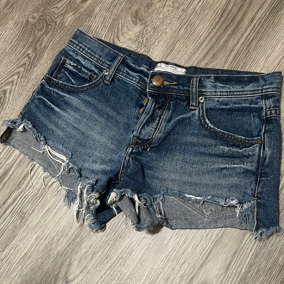 Women’s Free People Denim Cut Off Distressed Shorts Size 25 - Picture 1 of 4